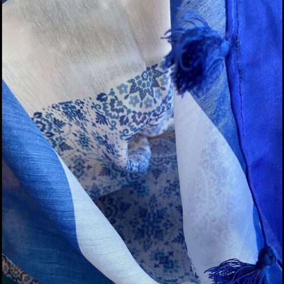 KAREENA’s OSFA Pretty Blue Print Kimona with tassels. - Picture 7 of 8